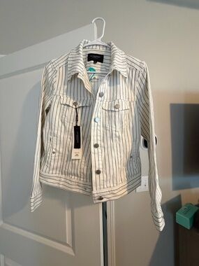NWT Liverpool Women's Cream Jacket with Black Pinstripes